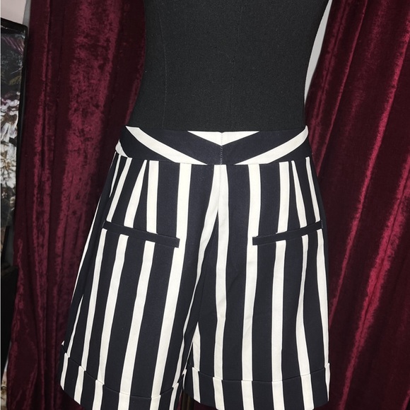Alice + Olivia navy and white striped shorts Size 6 - Picture 2 of 3